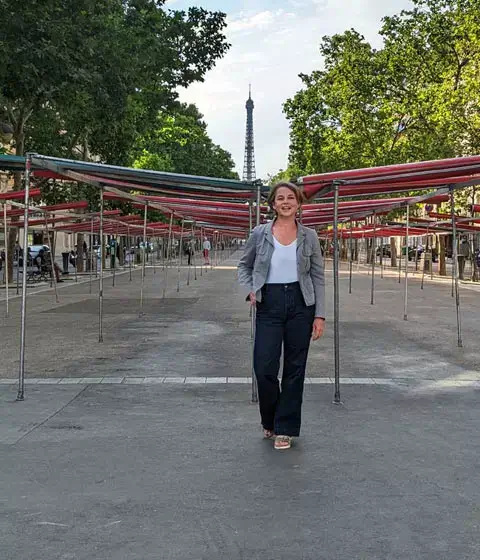 Ellen on Avenue de Saxe in Paris food market