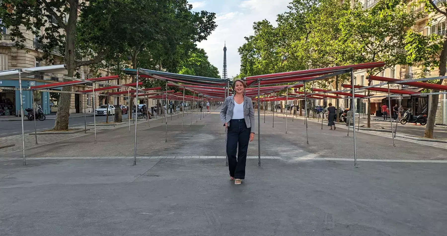 Ellen on Avenue de Saxe in Paris food market